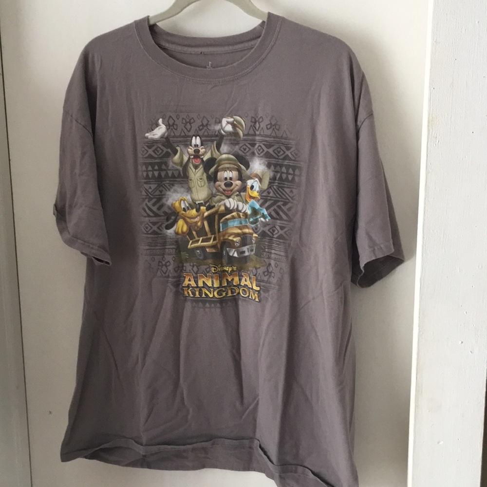 Disney XL Animal Kingdom tshirt. Gray